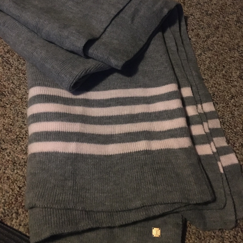 ivanka trump sweater cape shawl poncho